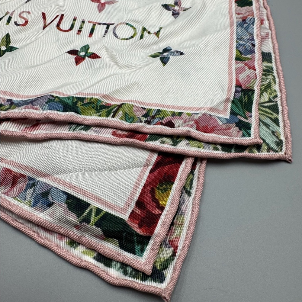 Louis Vuitton Garden silk scarf - Picture 5 of 8